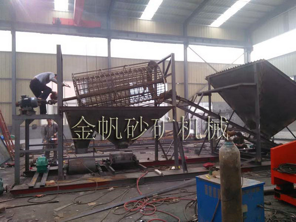 為江蘇客戶制作中的篩沙機